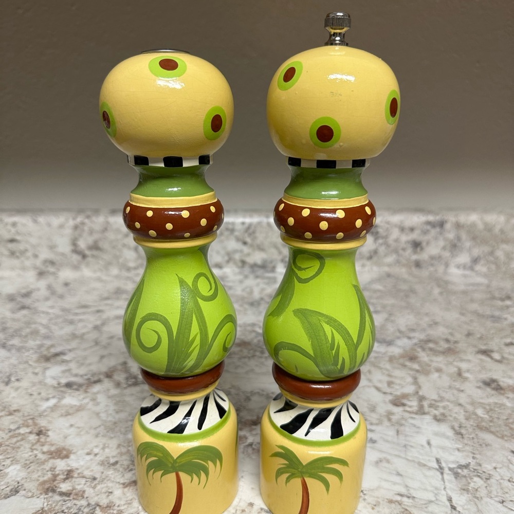 Jessie Mac Wooden Pepper Mill Salt/Pepper Shakers. Hand Painted And Colorful.